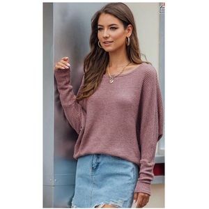 2/$15 ❤️ Solid batwing sleeve round neck tee